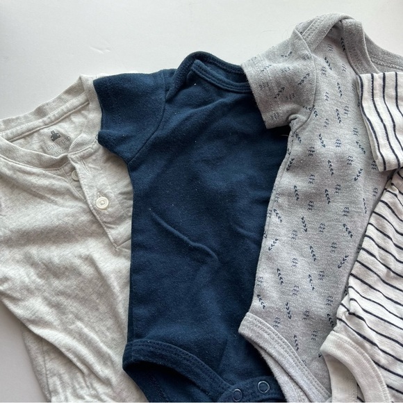 Various Brands • Old Navy/Gap/Unbranded Baby Onesies Pack of 5 - Picture 3 of 6